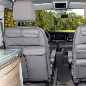 UTILITY mit MULTIBOX für den linken Fahrerhaussitz VW T6.1 California Coast/Comfortline/Trendline, Design VW T6.1 „Leder Palladium“