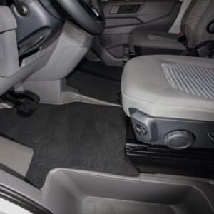 3-tlg. Veloursteppich-Set Fahrerhaus VW Grand California bis Modell 2021 ohne zusätzliche Luftstandheizung, Design „Titanschwarz“