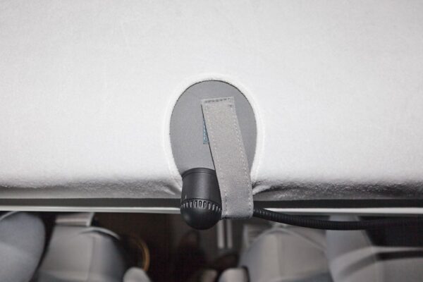 iXTEND Spannbettlaken für die Matratze im Aufstelldach der VW T6 California mit Aussparung für die Befestigung der Leseleuchte
