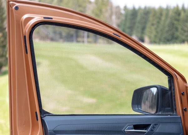 angebrachtes FLYOUT Fahrer-/Beifahrerfenster, VW Caddy 5 / Caddy California