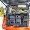 FLYOUT für die Heckklappen-Öffnung VW T7 zur Seite gerollt.