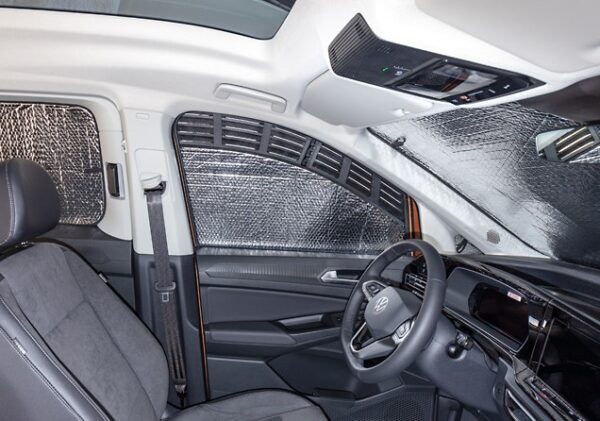 Innenansicht:ISOLITE Inside beide Fahrerhaus-Seitenfenster VW Caddy 5 / Caddy California zur Verwendung mit den VW-Lüftungseinsätzen (VW Art. 2K7 847 749/750)